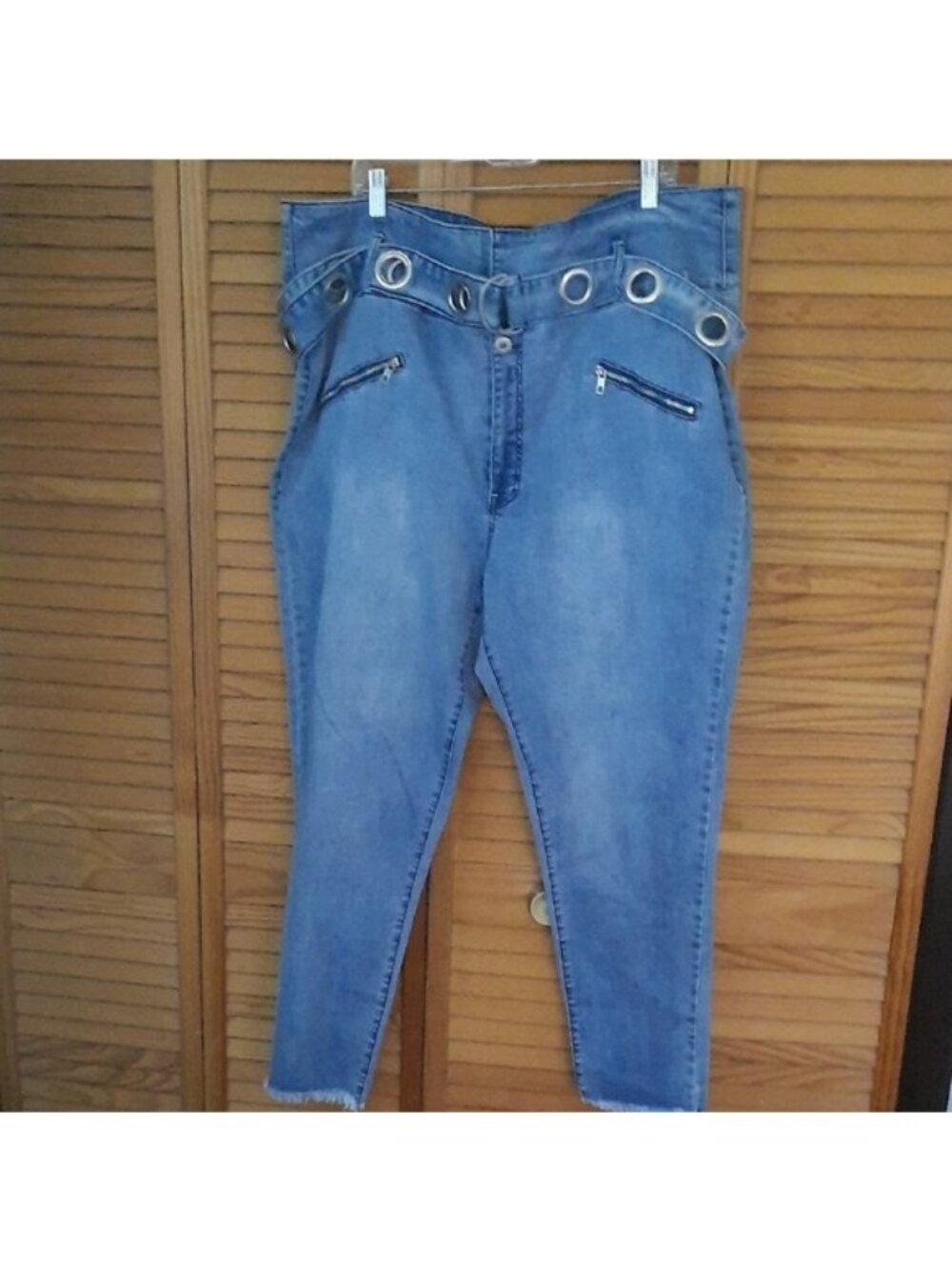 Ashley Stewart NWT Medium Wash Grommet Belt Faux Zipper Pocket Denim Jeans 22